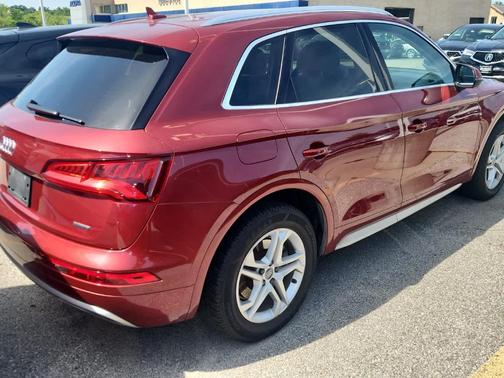 Matador Red Metallic 2019 Audi Q5 2.0T Premium