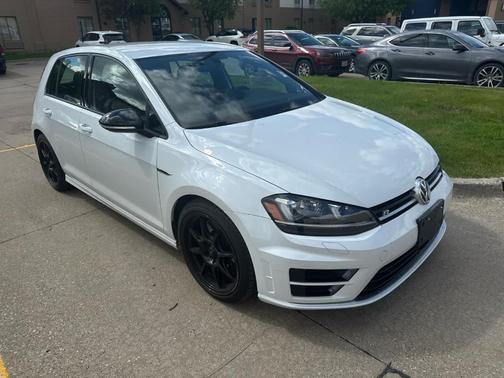2017 Volkswagen Golf R 4-Door