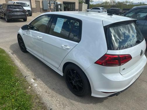 2017 Volkswagen Golf R 4-Door