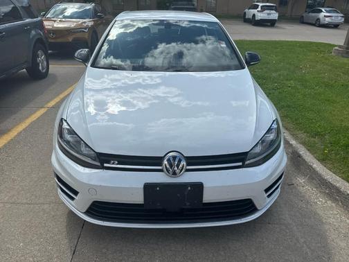 2017 Volkswagen Golf R 4-Door
