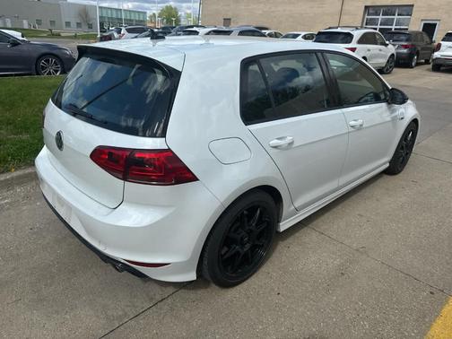 2017 Volkswagen Golf R 4-Door