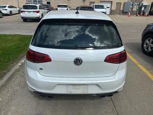 2017 Volkswagen Golf R 4-Door