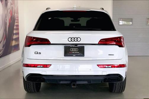 Glacier White Metallic 2023 Audi Q5 45 S line Premium Plus