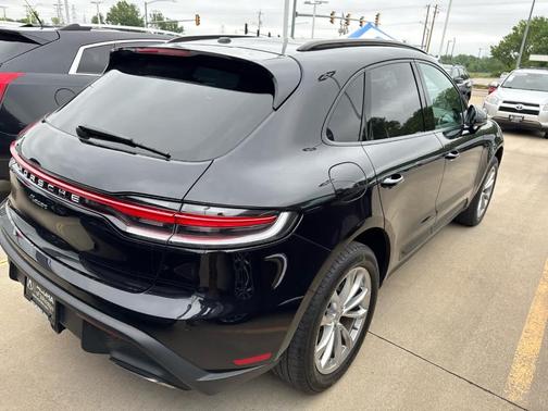2022 Porsche Macan Base
