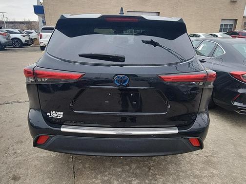 2023 Toyota Highlander Hybrid LE