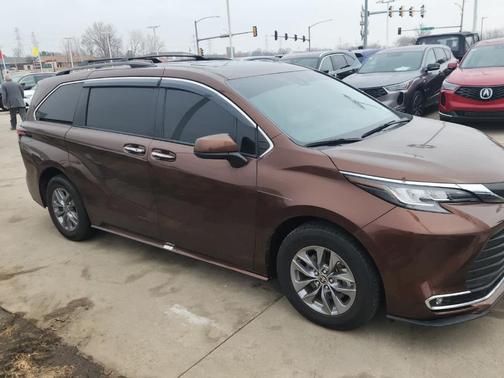 2022 Toyota Sienna XLE