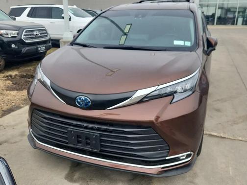 2022 Toyota Sienna XLE