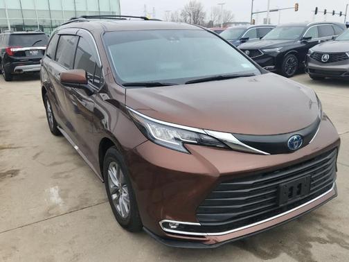 2022 Toyota Sienna XLE