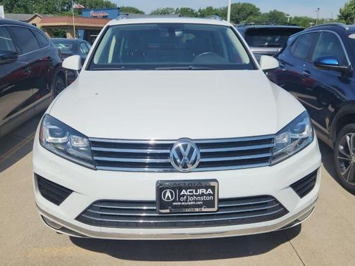 White 2016 Volkswagen Touareg Sport