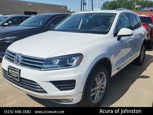 White 2016 Volkswagen Touareg Sport