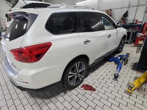 2017 Nissan Pathfinder Platinum