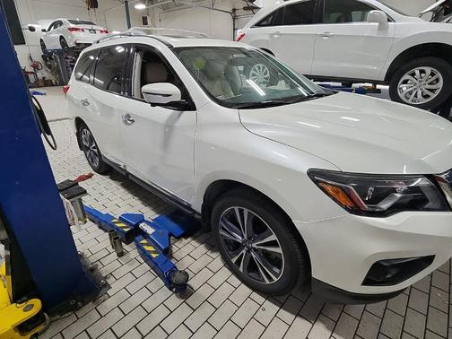 2017 Nissan Pathfinder Platinum