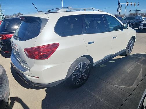 2017 Nissan Pathfinder Platinum