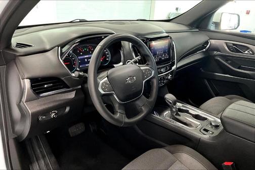 Summit White 2023 Chevrolet Traverse LT Cloth