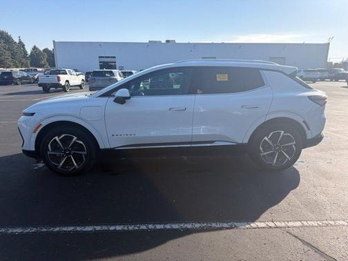 Summit White 2024 Chevrolet Equinox EV 2LT