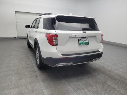 White 2024 Ford Explorer XLT