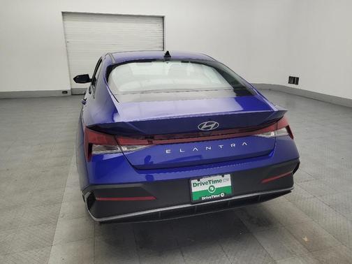 2024 Hyundai ELANTRA SE