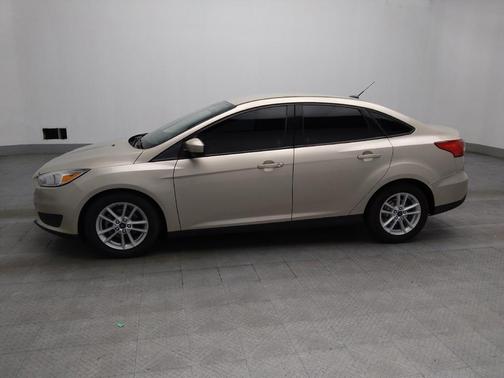 White Gold Metallic 2018 Ford Focus SE