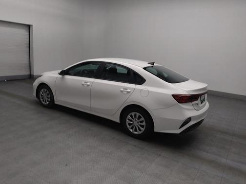 Clear White 2022 Kia Forte FE