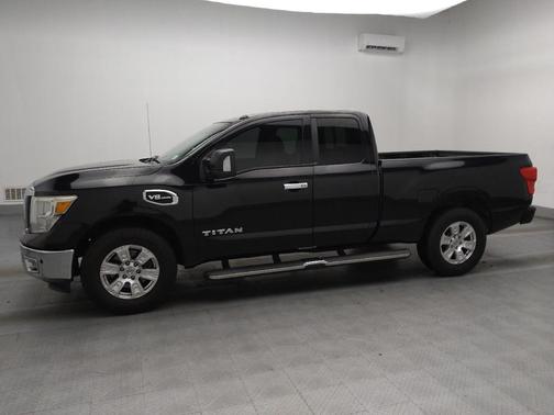 2017 Nissan Titan SV