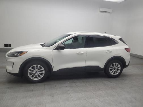 Star White Metallic Tri-Coat 2022 Ford Escape SE