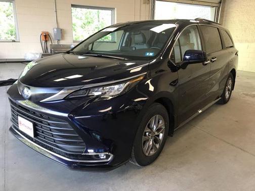2023 Toyota Sienna XLE 7 Passenger