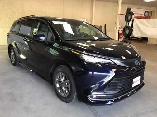 2023 Toyota Sienna XLE 7 Passenger