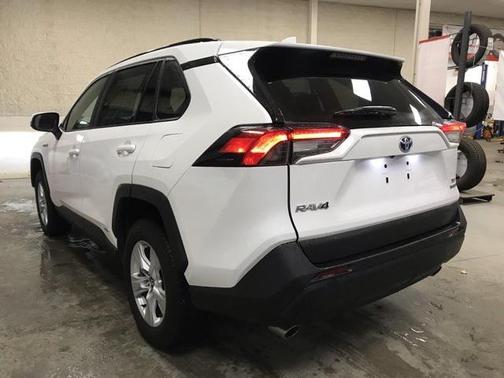 2021 Toyota RAV4 Hybrid XLE