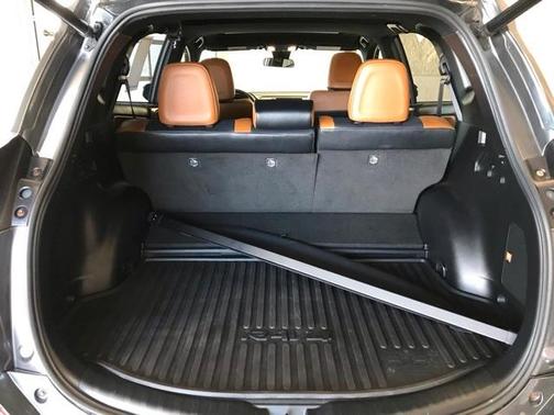 2018 Toyota RAV4 Hybrid SE