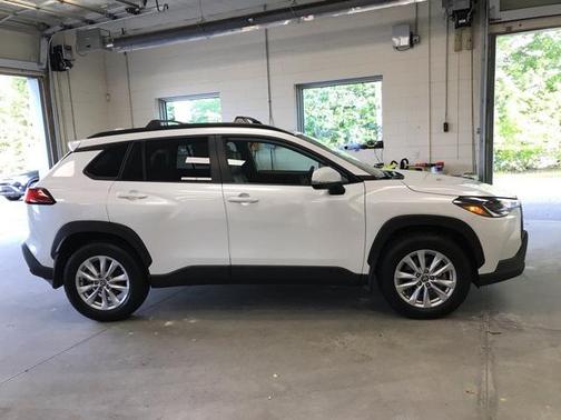 2024 Toyota Corolla Cross LE