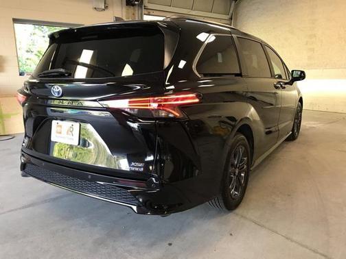 2024 Toyota Sienna XSE 7 Passenger