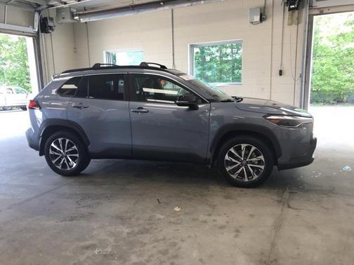 2025 Toyota Corolla Cross XLE