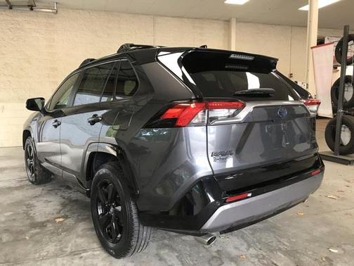 2021 Toyota RAV4 Hybrid SE