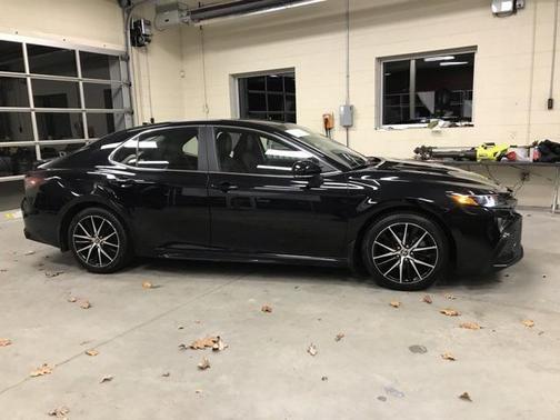 2024 Toyota Camry Hybrid SE