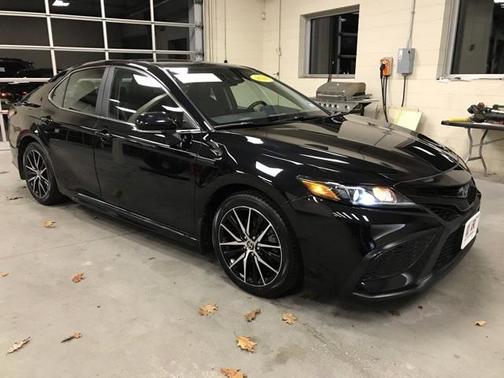 2024 Toyota Camry Hybrid SE
