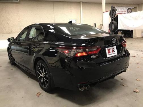 2024 Toyota Camry Hybrid SE