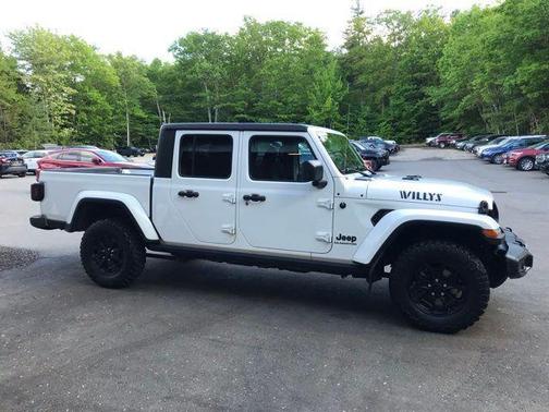 White 2022 Jeep Gladiator Willys 4x4