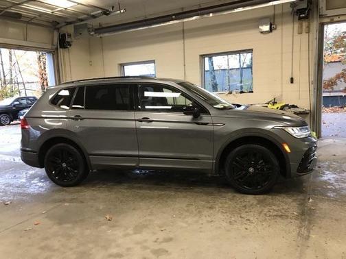 2022 Volkswagen Tiguan 2.0T SE R-Line Black 4MOTION