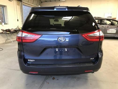 2020 Toyota Sienna XLE