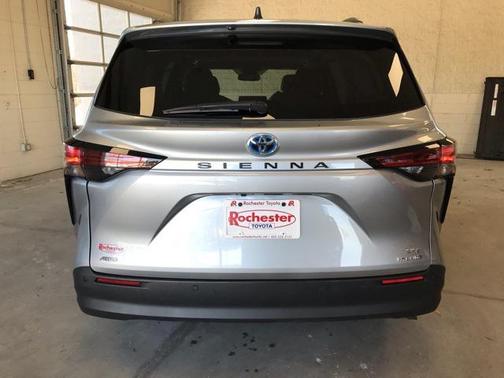2022 Toyota Sienna XLE 7 Passenger