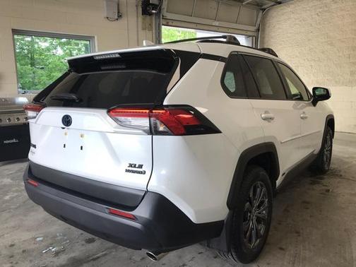 2023 Toyota RAV4 Hybrid XLE Premium
