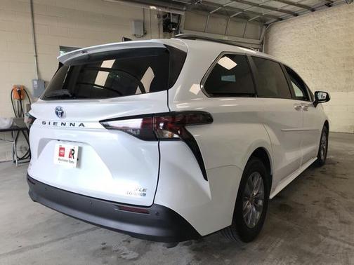 2023 Toyota Sienna XLE 7 Passenger