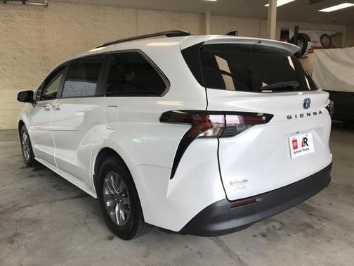 2023 Toyota Sienna XLE 7 Passenger