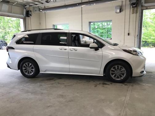 2023 Toyota Sienna XLE 7 Passenger