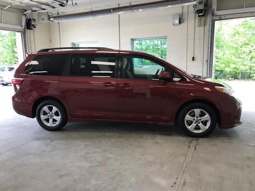 2018 Toyota Sienna LE