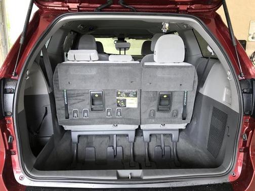 2018 Toyota Sienna LE