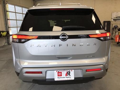 2024 Nissan Pathfinder SL 4WD