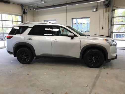 2024 Nissan Pathfinder SL 4WD