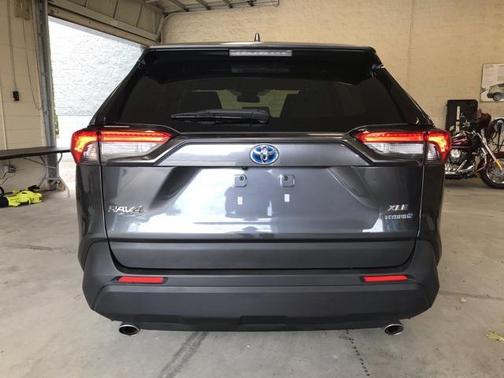 2022 Toyota RAV4 Hybrid XLE
