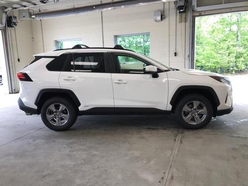 2022 Toyota RAV4 Hybrid LE